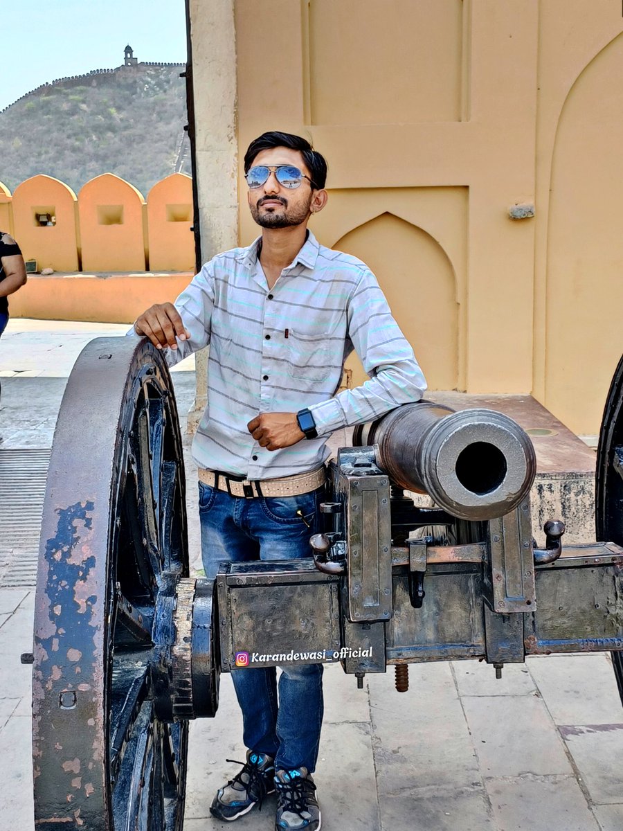 karanjidewasi's tweet photo. AAMER Fort Jaipur 🔥 Me Dewasi Ji
.
.
Follow - Karan Dewasi 
.
.
.
#dewasi #aamerfort #jaipurfort #jaigarhfort #aamer #jaipurtalks #jaipurdiaries #jaipurblogger #tourism #tour #tourist #rajasthan_tourism #rajasthan #historicalplace #historical #museum https://t.co/tCGpLmYt6W