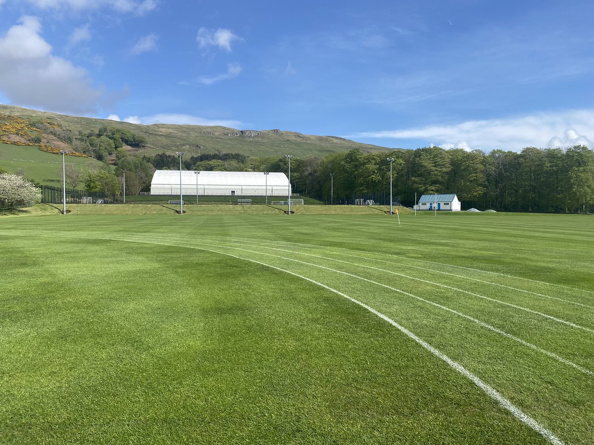 LargsAcadPEdept's tweet photo. Athletics news

A great session for our after school Athletics club. We are so lucky to enjoy the @InverclydeNSTC track and field area designed for us. Great coaching from Nell and Maddie 💪👍

*long sprints and pacing 👍

A certain teacher achieved 34s / 200m and came last 😂 https://t.co/YeGKjlUXCL