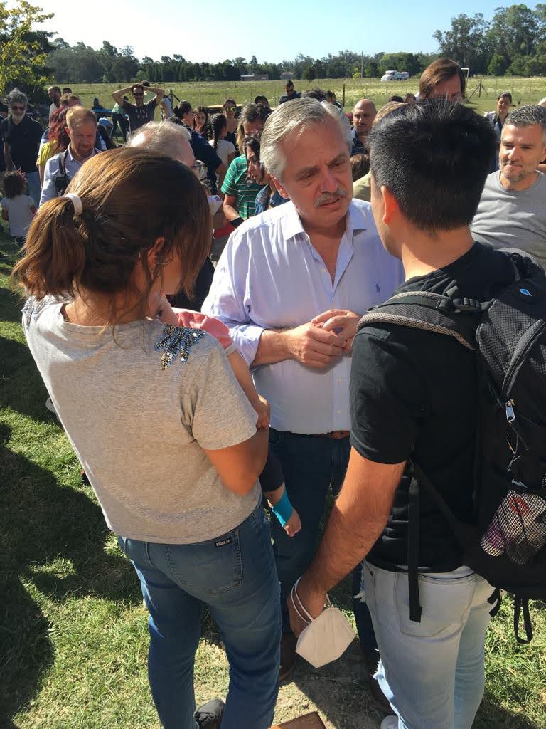TodosConBauti's tweet photo. Hace unas semanas estuvimos con @alferdez y Fabiola Yañez en el Hogar Ángel Azul.
El presidente conoció a Bauti y su historia. Charlamos sobre la campaña y AME. Estamos muy agradecidos por la demostración de cariño hacia Bauti. Fue una charla genuina y noble ❤️
#TodosConBauti https://t.co/eCXjcJ8kXI