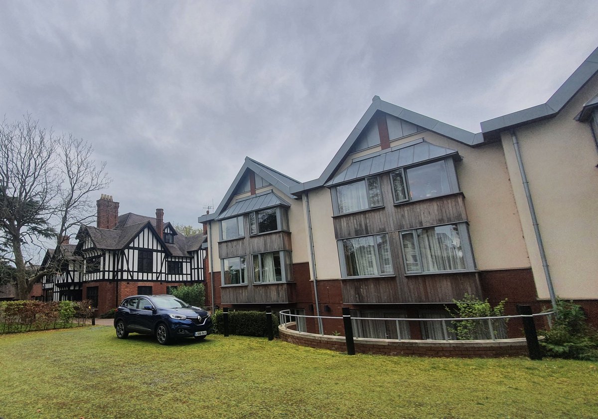 Today we enjoyed our weekly visit to Hampton Grange Care Home as part of our Dementia & Alzheimer’s project

In the last year Scott & Kyle have been chatting to various residents from several homes talking not just about football memories but triggering old memories from the past