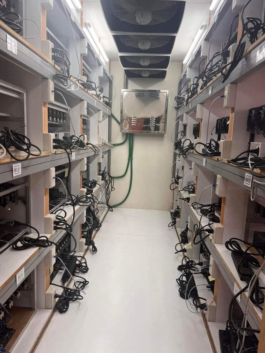 MetaCubeCrypto's tweet photo. Full house now. Another new farm coming soon! #ETH #Cryptomining #crypto https://t.co/nf4CNAtHCJ