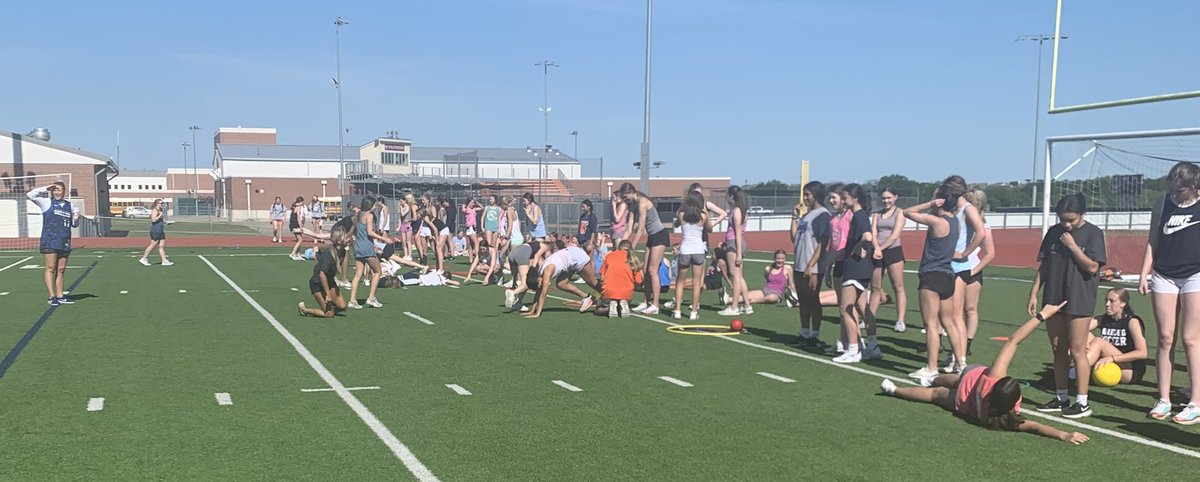 WakelandVB's tweet photo. Suns out guns out!!! Relay day!! @WHSoftball @wakelandgsoc @wakeland_track @wakelandrunning @WHS_gbb #gomavs https://t.co/QkJuw18hAi