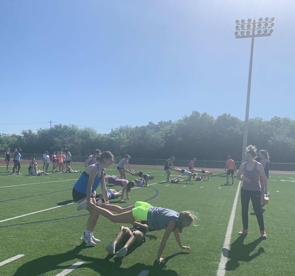 WakelandVB's tweet photo. Suns out guns out!!! Relay day!! @WHSoftball @wakelandgsoc @wakeland_track @wakelandrunning @WHS_gbb #gomavs https://t.co/QkJuw18hAi