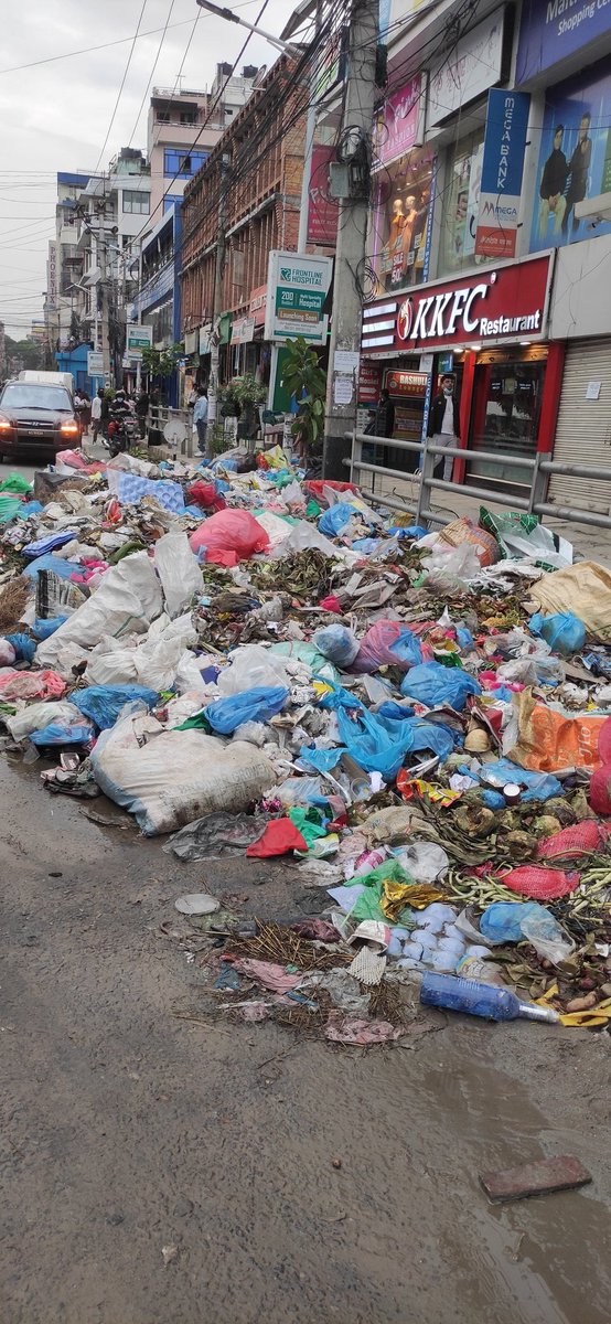 चुनावको बेला काठमाडौमा जताततै  यस्तो फोहोरको डङ्गुर देख्दा कहि भोट तान्न अरु पार्टीहरुले फोहोरको राजनीति गरेको त हैन ? #मेयरको_पर्फर्मेन्स🤔 #शुभ_संध्या