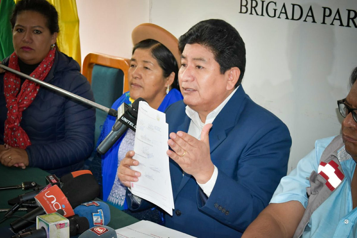 mopsv_Bolivia's tweet photo. #EdgarMontaño: Estamos inyectando más de Bs.102 millones para la construcción de 1.485 viviendas para toda #Tarija, eso es reconstruir la economía del pueblo tarijeño.
#EstamosSaliendoAdelante https://t.co/d8Kuf3VdCi