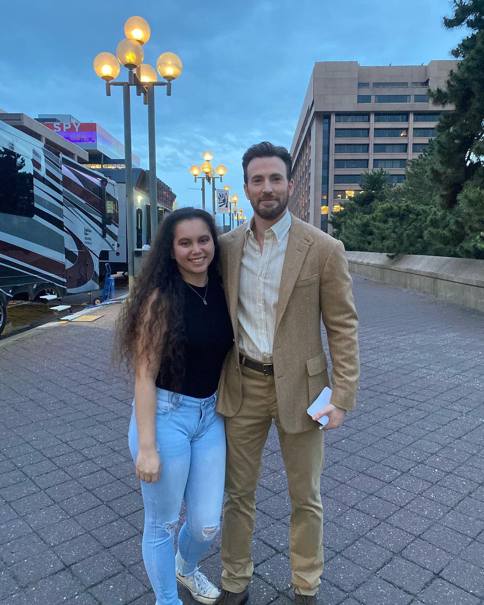 Hokulovesyou's tweet photo. @ChrisEvans ✨💜 #ChrisEvans #ghosted https://t.co/BSDVeI19Re