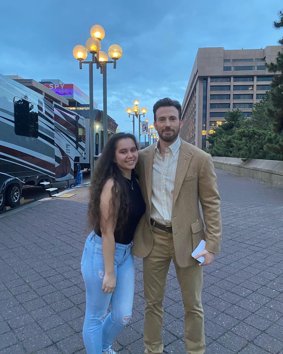 Hokulovesyou's tweet photo. @ChrisEvans ✨💜 #ChrisEvans #ghosted https://t.co/BSDVeI19Re