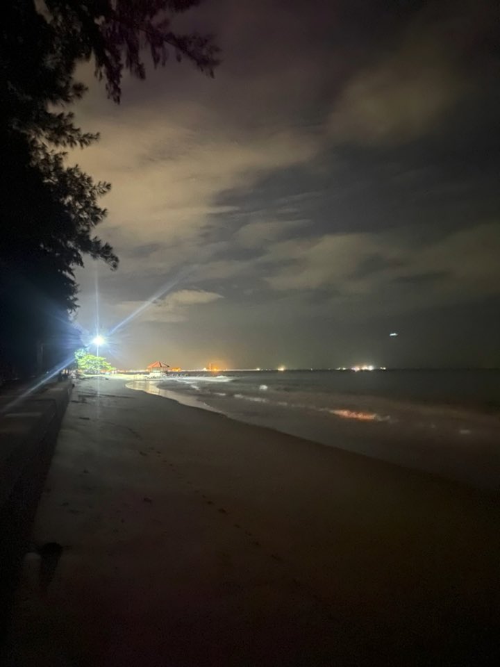 BanchangBank's tweet photo. เมาๆ หาดพลา https://t.co/ROmKybYiXn