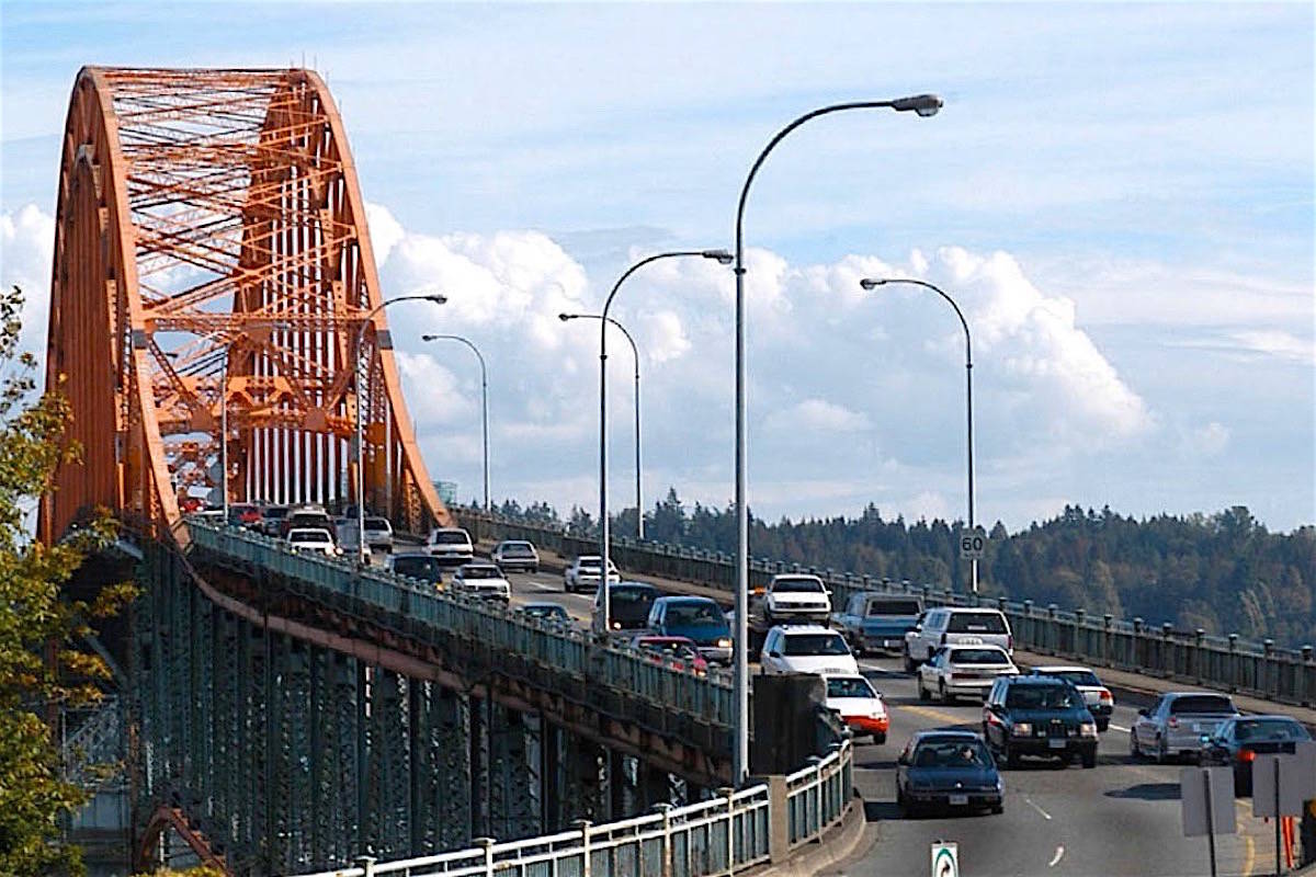 SurreyTraffic's tweet photo. UPCOMING CLOSURE: There are upcoming directional closures for vehicles on the #PattulloBridge for bridge maintenance. The bridge will remain open for pedestrians and cyclists.

Sunday, May 8 | 10PM to 5AM - SB Closed
Monday, May 9 | 10PM to 5AM - NB closed

#SurreyBC ^rm https://t.co/3hhYWDx5Va