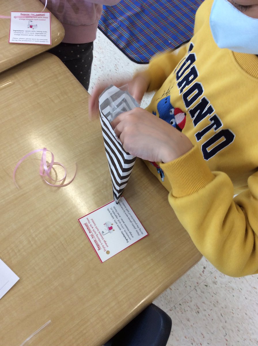 Les cadeaux sont prêts! There will be some lucky mamans on Sunday! 🌸💕🌈