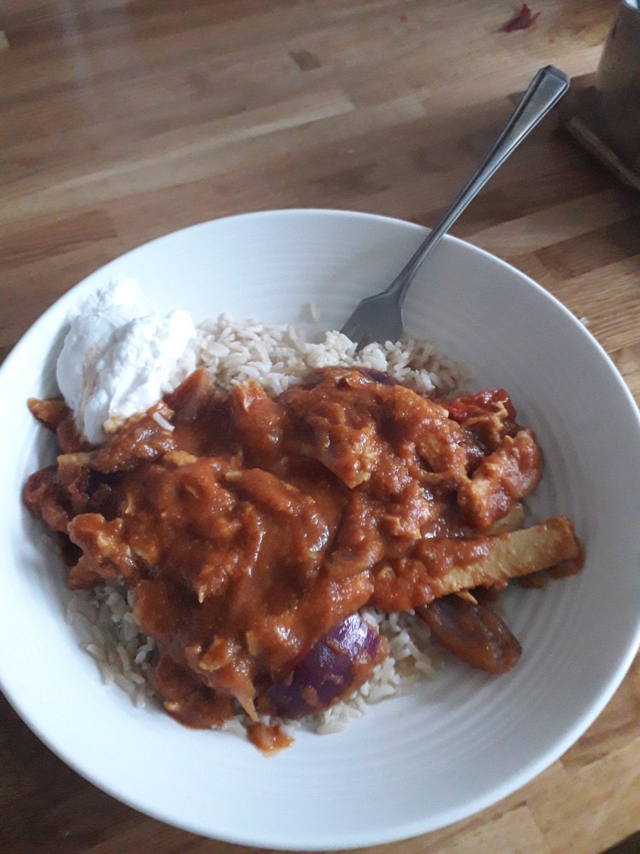 thebaines's tweet photo. #teaupdate @chloearmstrong1 Vegan 'chicken' dopiaza with rice and coconut yoghurt. https://t.co/x3tDMxXDmK