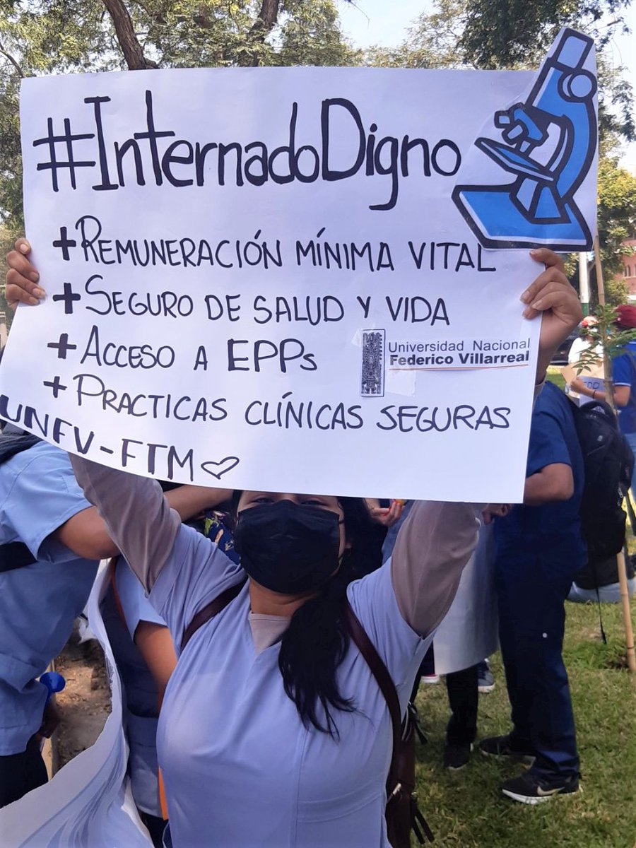 saludconlupa's tweet photo. Esta semana se realizó la 4ta marcha de internos que piden a @Minsa_Peru y @MEF_Peru garantizar EPPs, estipendio, seguro, condiciones mínimas para trabajar. @FEPEMH_ 🧵 https://t.co/wW2q1hAliG