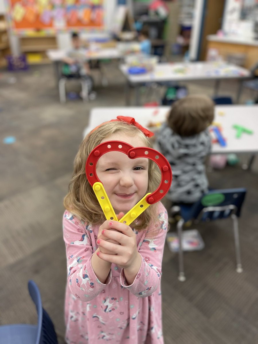PreK_rocks_'s tweet photo. “Look Ms. Tina we made you hearts!” 💙💜💛💚❤️@BrookridgeSMSD #earlyedsmsd https://t.co/dGqJFXD3Uq
