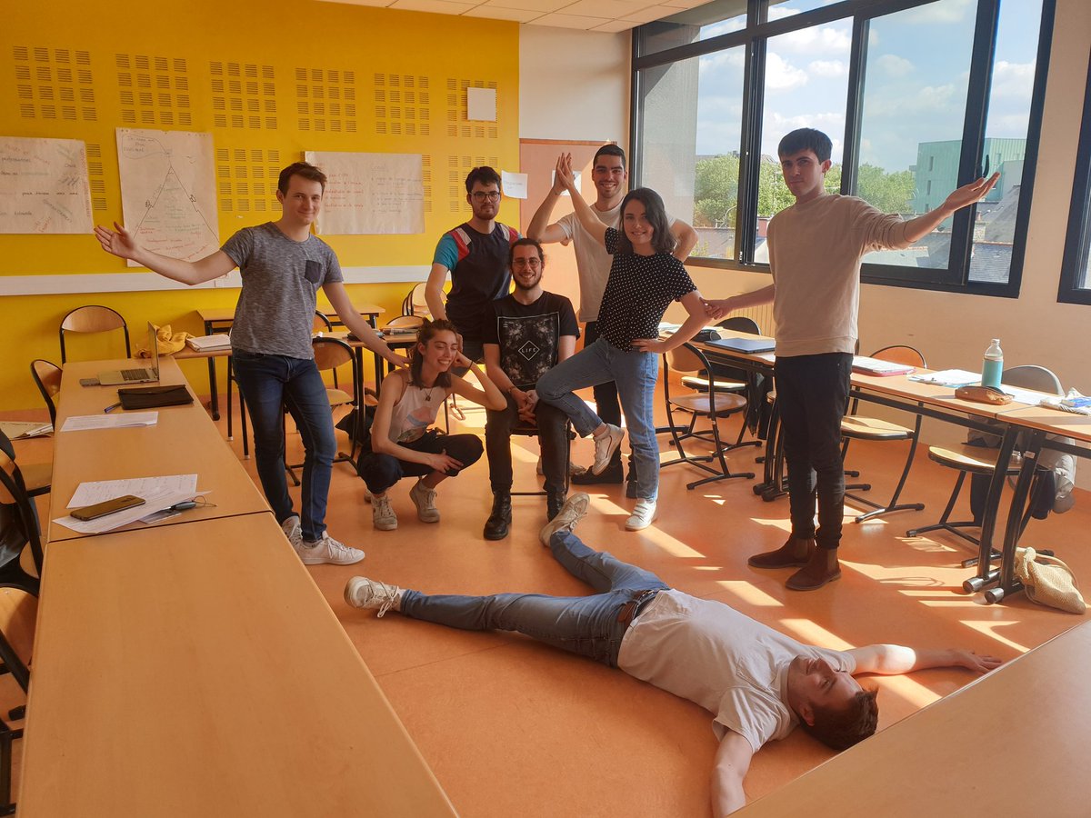 LeberreTifenn's tweet photo. "Ça fait du bien". Je retiendrai ces quelques mots d'un étudiant au sortir de cette formation sur les compétences orales. Maîtrise de sa voix, de sa posture et... rires étaient au rendez-vous. #INSPE_Bretagne #compétencesorales #CPS #futursenseignants https://t.co/cu7QKxSo0S