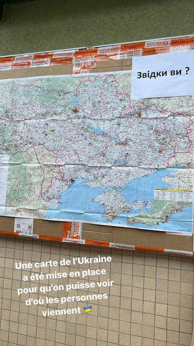 AllBehindFr's tweet photo. Une carte a été mise en place au local de l’association, les familles arrivants d’Ukraine, peuvent mettre un point d’où ils viennent. Il y a beaucoup de personnes qui viennent de Kiev et d’Odessa 🇺🇦💙💛 https://t.co/WnW5KvY6Ph