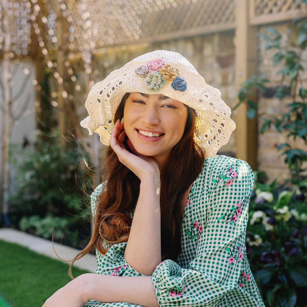 InsideCrochet's tweet photo. #NationalGardeningWeek is covered with this Laura Ashley-style sunhat with raffia design adorned with crocheted flowers

This stylish design is by @ModdermanLinda using #WoolAndTheGang Ra-Ra Raffia paper yarn

Issue 147 is available in print and digital
https://t.co/6o1OtYO9Tp https://t.co/c0S1f2O2cR
