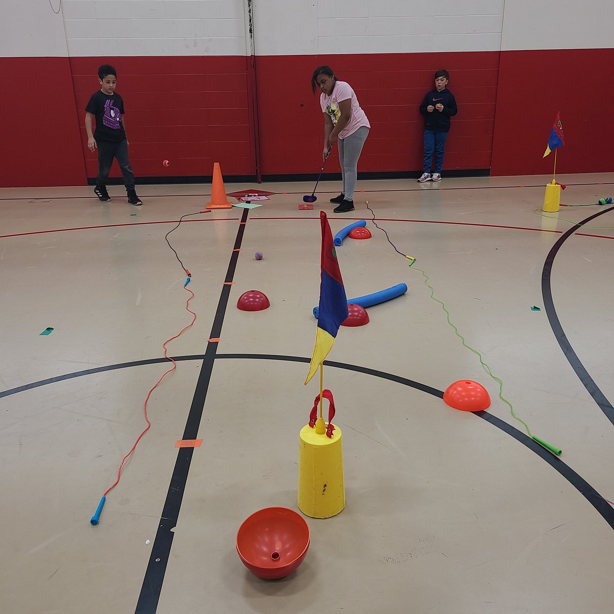 MrsConlonPhysEd's tweet photo. 4D working on some putting ⛳️ in PE. They did an awesome job designing their mini golf course. https://t.co/syx47RsM9Y