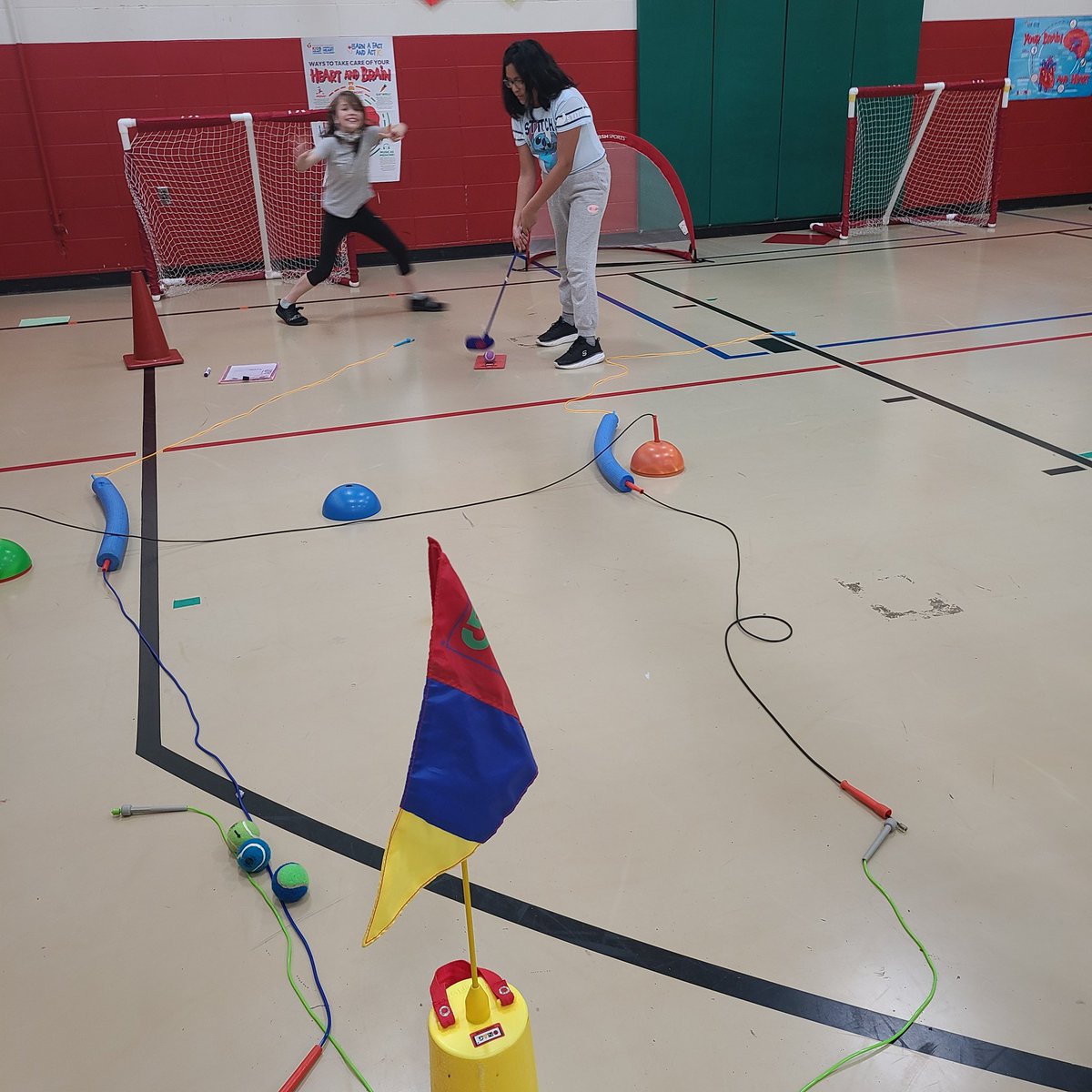 MrsConlonPhysEd's tweet photo. 4D working on some putting ⛳️ in PE. They did an awesome job designing their mini golf course. https://t.co/syx47RsM9Y