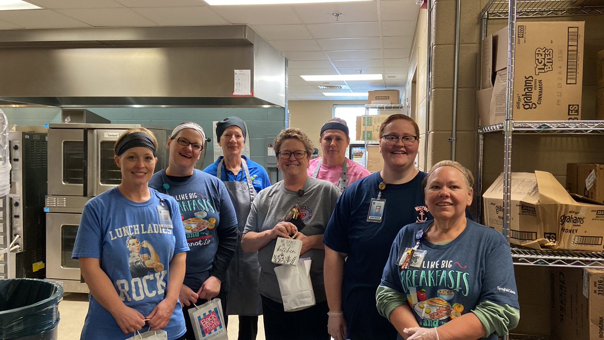 JustinHerrell's tweet photo. It’s LUNCH HERO DAY!!! We are so proud and fortunate to have the support of this amazing crew!! @officialSPS @westportcats https://t.co/t0ujeUsqJ8