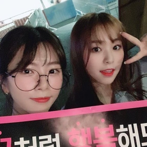 jiusungthinker's tweet photo. with the maknaes 🦊

#JIU #GAHYEON #HAN #IN #Dreamcatcher #StrayKids #한 #지유 https://t.co/iXewuGsFJ2