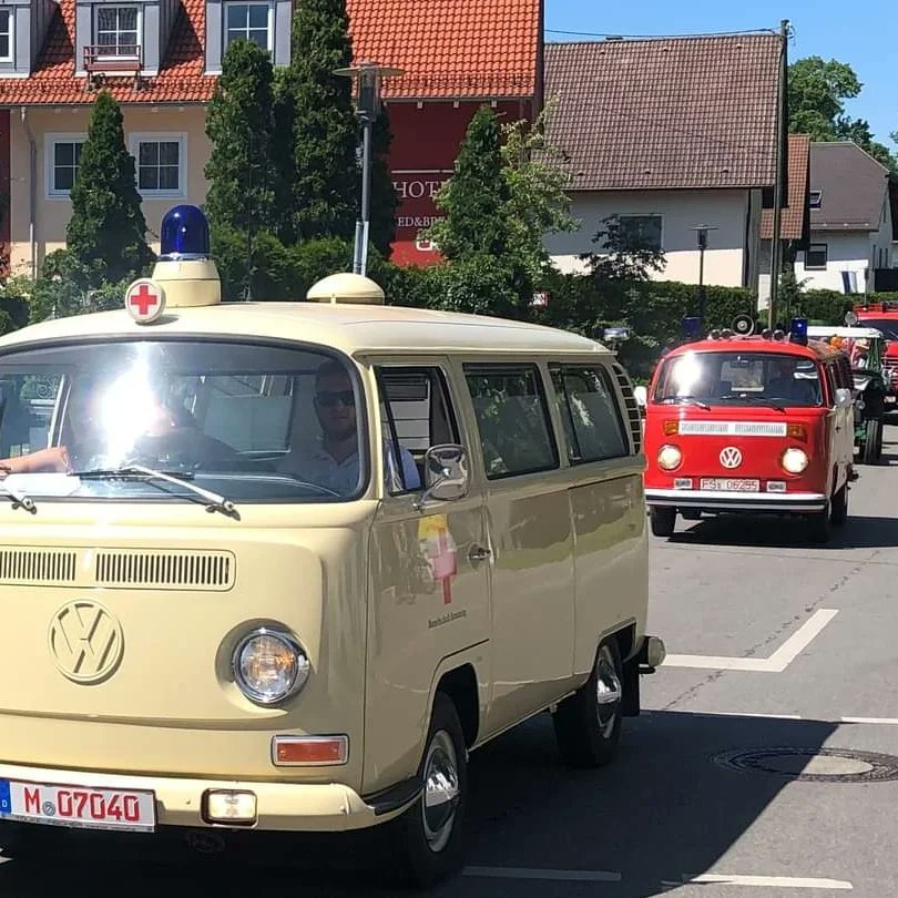 BIsmaning's tweet photo. Wir starten mit Vollgas in unser #Festwochenende zur 50 Jahr Feier der BRK Bereitschaft Ismaning!
Wir freuen uns auf viele neugierige Besucher🧐, die die ismaninger BRK Welt entdecken möchten! Wir sehen uns am Wochenende! 🎼🍻🌭😁
Text: B.Zahn
Bilder: BRK Ismaning & voXXclub https://t.co/nOD4qzj5FK