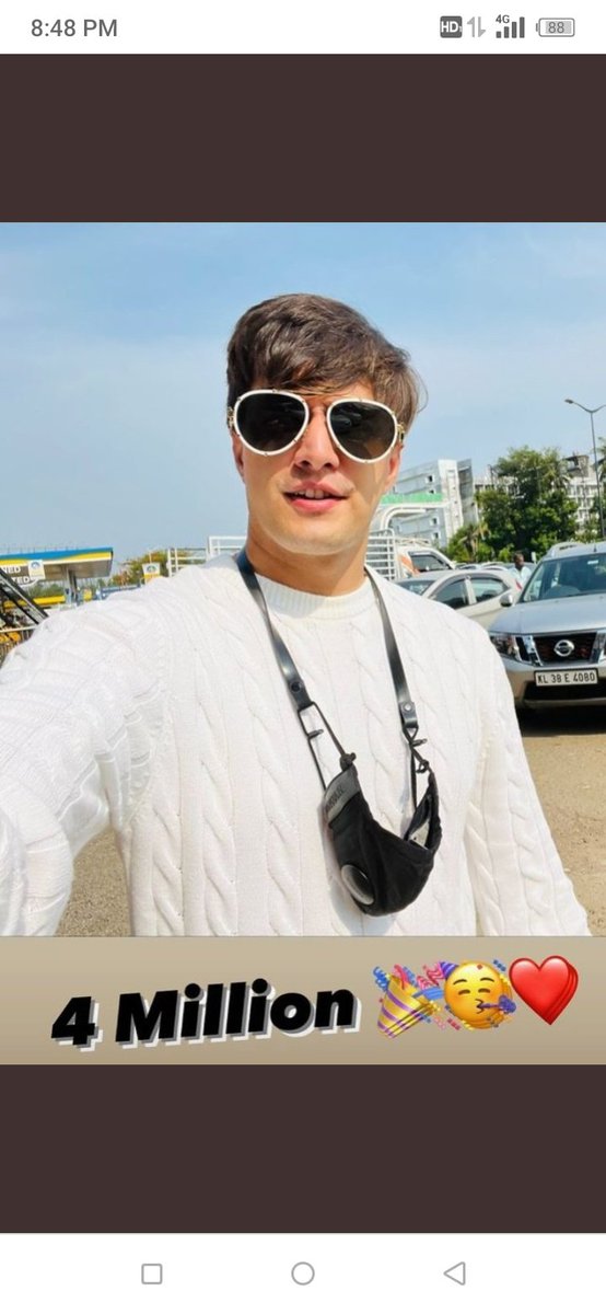 Once again congratulations @momo_mohsin for 4M family on insta,Many more to comes,keep shining like a star 

4M FAMILY OF MOHSIN
#MohsinKhanHits4M #MohsinKhan