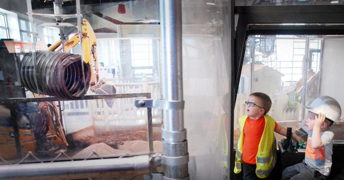 Students created a grasping claw for a tower crane as part of the Dig It! Children's Museum exhibit #mankato — giving youngsters a taste of the #construction trades. 
<a href="/MinnStateEdu/">Minnesota State</a>
 #SCCProud
