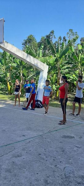 EnmaEsbu's tweet photo. 7mo 4 y su profesora Yolexis Castañeda, disfrutando de un encuentro divertido y sano en "Deporte Participativo".
La recreación sana y el deporte ;cultivan el espíritu. https://t.co/kD43VLK6Y5
