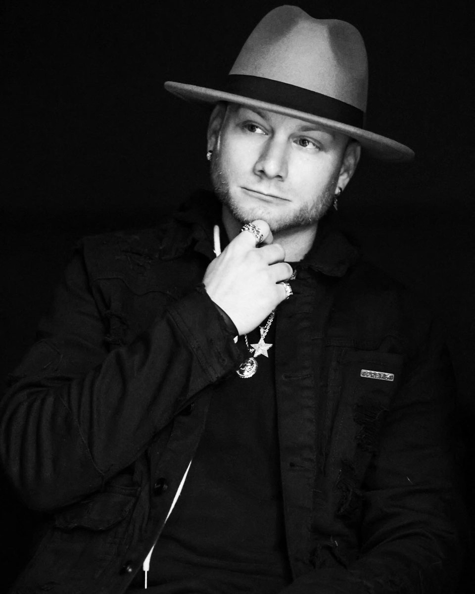 HATCHwiseguy's tweet photo. A man of many hats. Literally AND figuratively 💯 @realspeechfilms
Photo x @keithkalfas
.
#hat #fashion #photoshoot #portrait #drip #hatchwiseguy https://t.co/JA9KBbVUc1