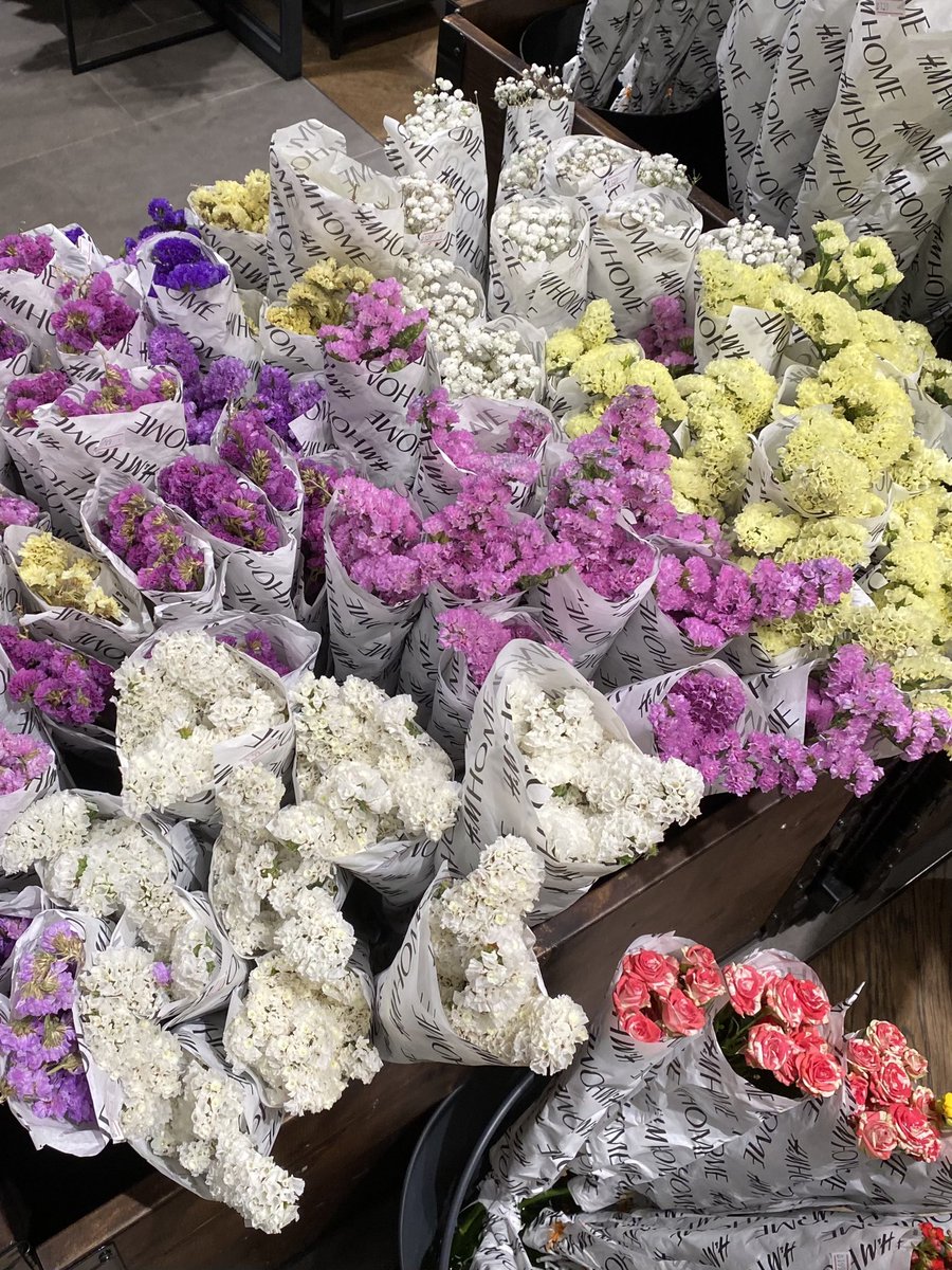 she loves flowers, buy her flowers 💐💐