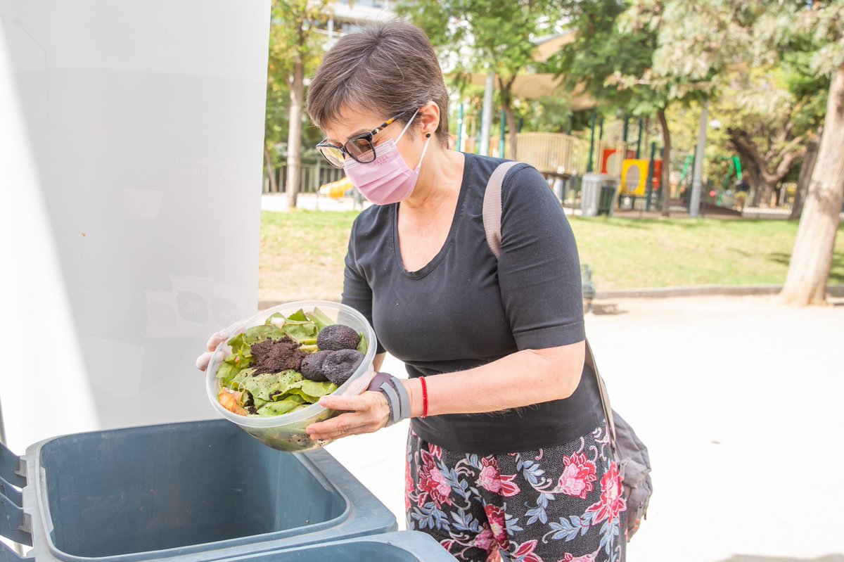 Muni_provi's tweet photo. SR. COMPOST♻️🪱🍌🍅
¡Cambio de día!🧐Solo por este fin de semana, el #SrCompost estará este sábado en #PlazaLasLilas, para recibir y #reciclar tus #residuos #orgánicos. ¡Te esperamos de 10:30 a 13:30hrs!🥳 https://t.co/dSE40iRmXi
