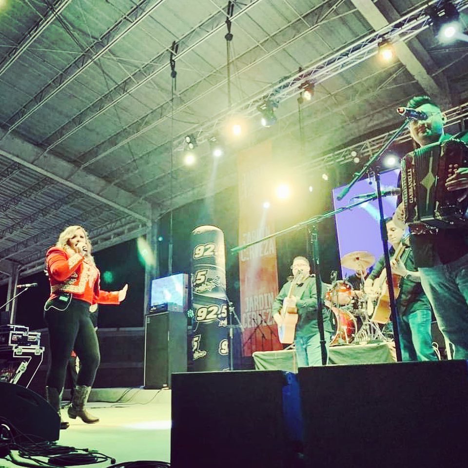 destinynavaira's tweet photo. Muchísimas gracias @lamejorfmmty y @jardincervezaexpoferia hasta la próxima MTY 🇲🇽✨🎶🤍 #destinynavaira #dimecomosesiente #destinyyremedio #mujeresdelamusica #losnavaira #mexico #texas #newtejano #monterrey #grupera #unimusik #globalcase https://t.co/zT1eCJtDeU