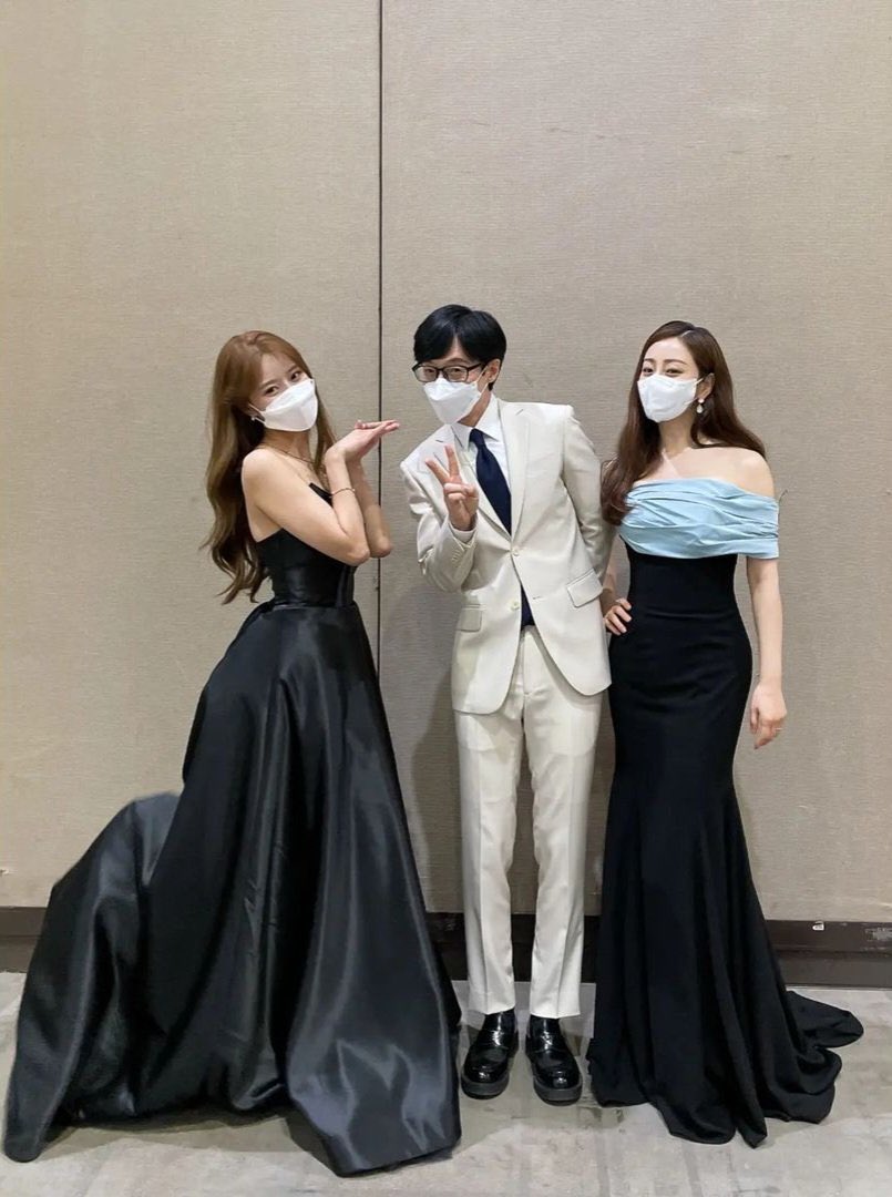 yjsuniverse's tweet photo. my babies 🥹 jaesuk x mijoo x nara

#58thBaeksangArtsAwards 
#유재석 #이미주 #오나라 https://t.co/b8jlk19QJB