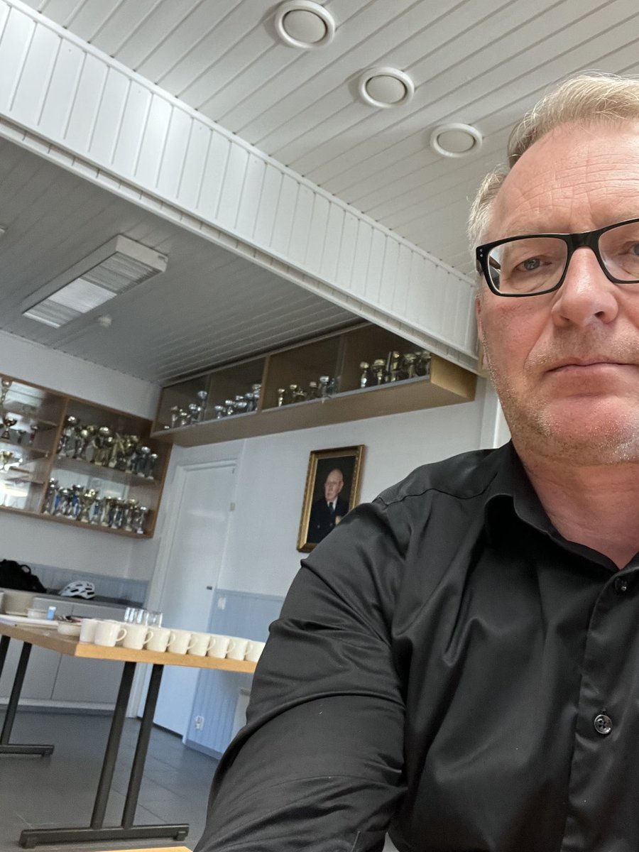 petri_vanhala's tweet photo. Puhumassa Anjalan VPK:n kehittämistapahtumassa. Aiheena miten kehitetään yhteishenkeä ja miten se pidetään yllä . Viestinnästä puhui ⁦@LeinonenMira⁩ 👍 https://t.co/BpeJsaIk1U