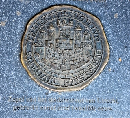 GildeUtrecht's tweet photo. Nog een unieke wandeling in het kader van #Utrecht900: Het verhaal van de Bevolking. De stadsrechten (1122) betekende enorme veranderingen voor de Utrechtse burgers. Loop mee op 12/7 + 22/9 en ontdek hoe het dagelijks leven een wezenlijk ander beeld kreeg. https://t.co/QmUMsZr9qG https://t.co/aZ8VoZ5lrv