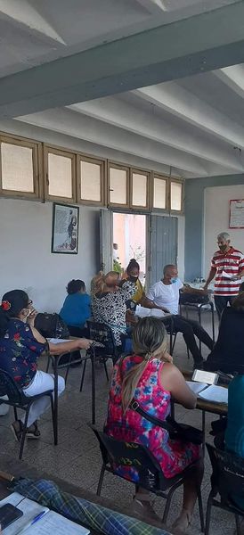 EnmaEsbu's tweet photo. Superación política para directores y estructura municipal, desarrollada en nuestra institución educativa.
" La fortaleza ideológica de un hombre es su mayor y mejor escudo político." https://t.co/vZFT4suHpn