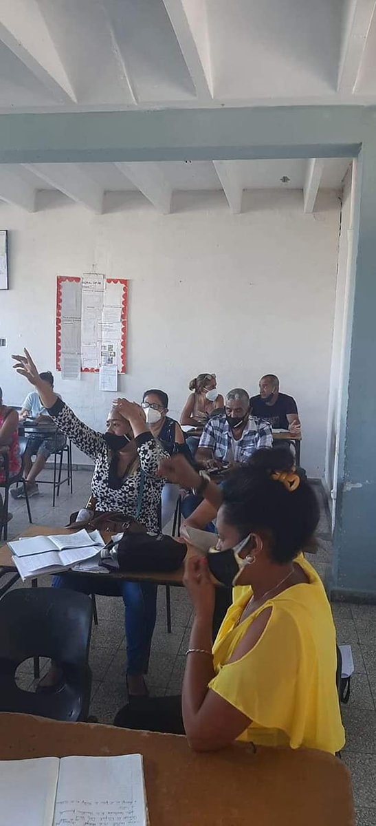 EnmaEsbu's tweet photo. Superación política para directores y estructura municipal, desarrollada en nuestra institución educativa.
" La fortaleza ideológica de un hombre es su mayor y mejor escudo político." https://t.co/vZFT4suHpn