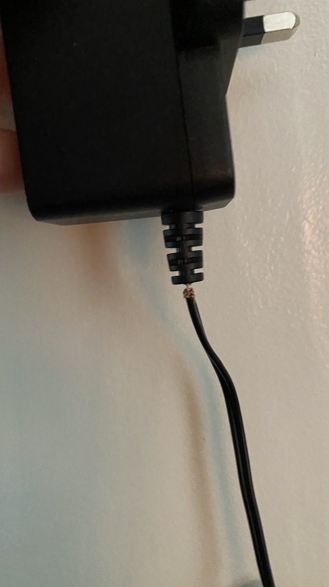 TomBarnwell's tweet photo. @ThreeUKSupport My router is broken… no-one can seem to help me replace this cable. I’m being told to go and buy a generic cable which I have tried and none of which have worked properly. This shouldn’t have happened after 2 months of use, most of which in one place. https://t.co/tgacZwcRmY