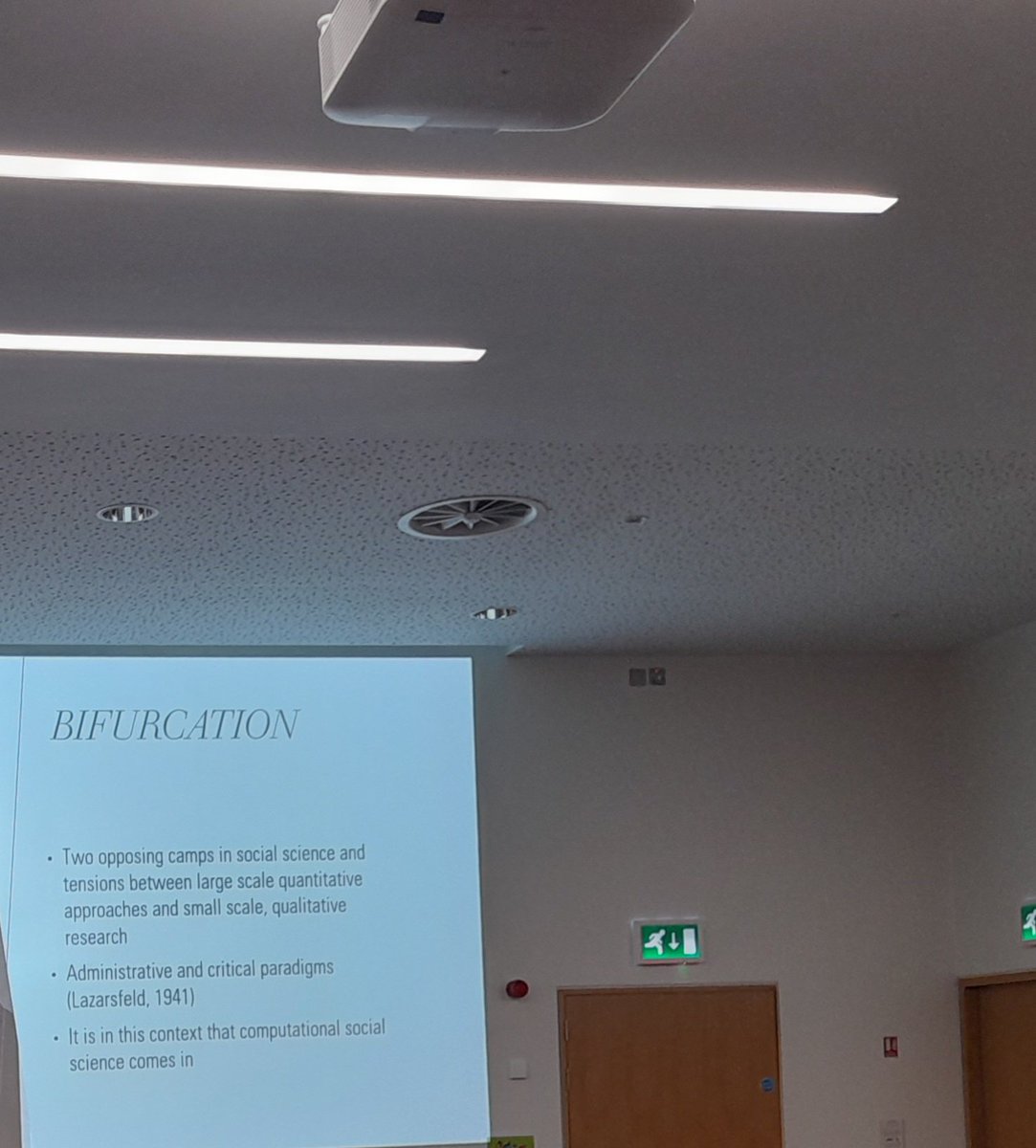ArjumandYounus's tweet photo. Computational Social Science essentially comes into the picture as a bifurcation between positivist and non positivist epistemology - great overview by Prof. @eugeniasiapera #COMPTEXT22 https://t.co/E6emD2CWav
