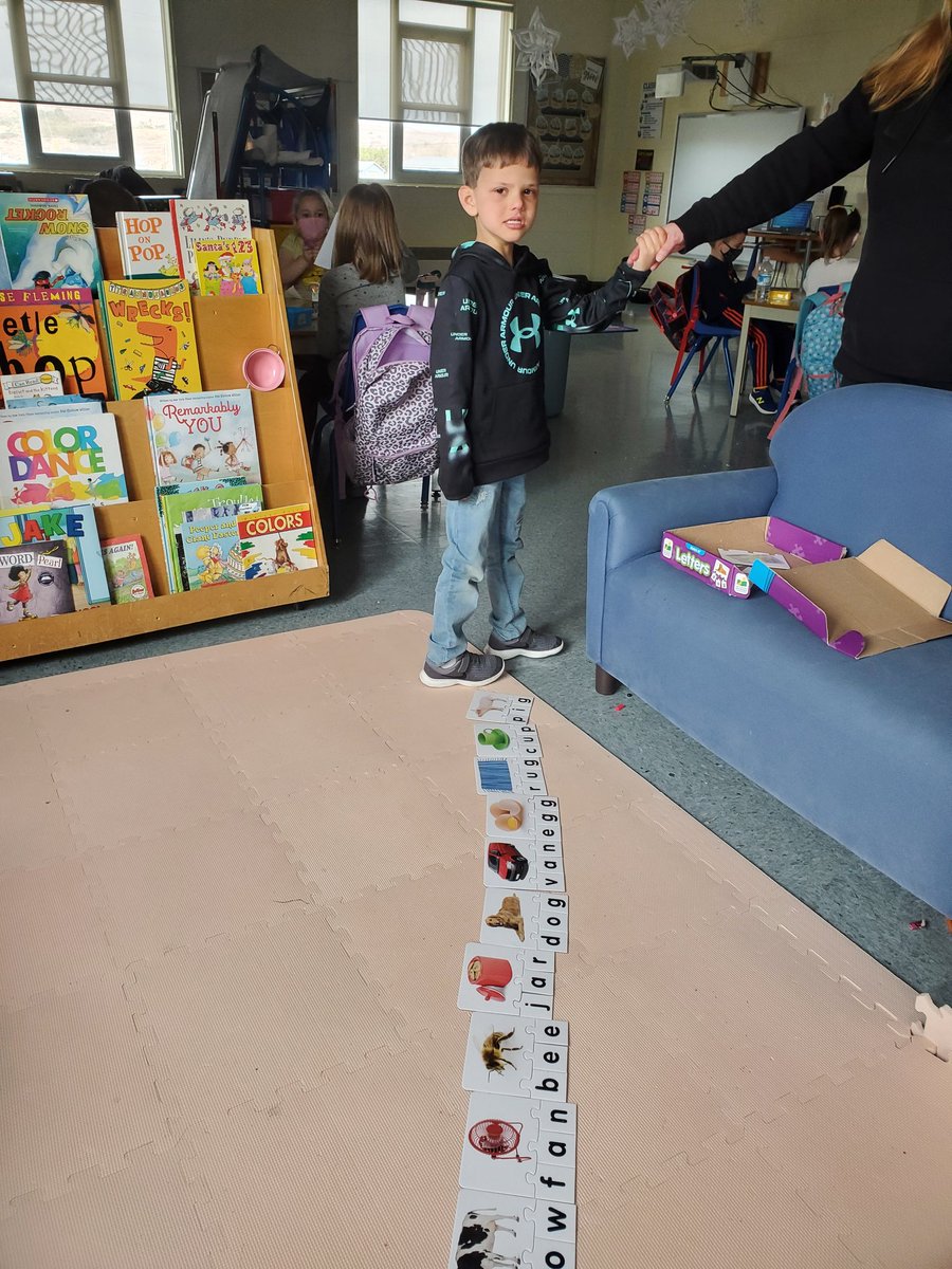 MissDCurnew's tweet photo. J worked hard on these CVC word puzzles! #kindergarten #literacyblock https://t.co/Hh7CHzWLm1