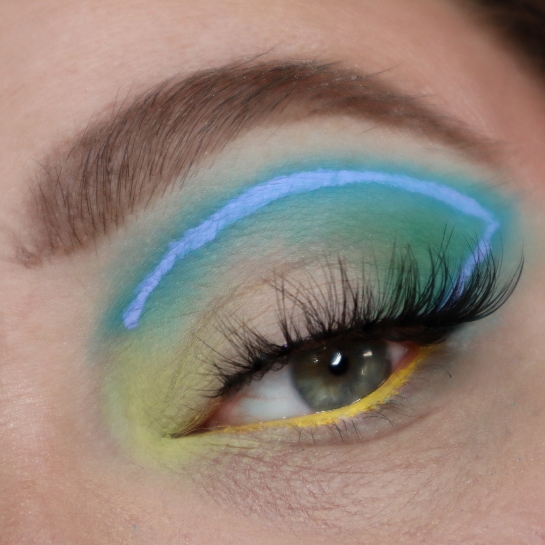 Nikki_Helena87's tweet photo. I was playing with the @hudabeauty Colorblock Obsessions palette
#nikkihelena #wakeupandmakeup #colorfulmakeup #makeup #beautybloggers #beautytips #muasfeaturing #100daysofmakeup #colourpopme #hudabeauty #colorblock #colorblockobsessions #colorblockgreenblue #bluegreen https://t.co/LzSmDtmvJ4