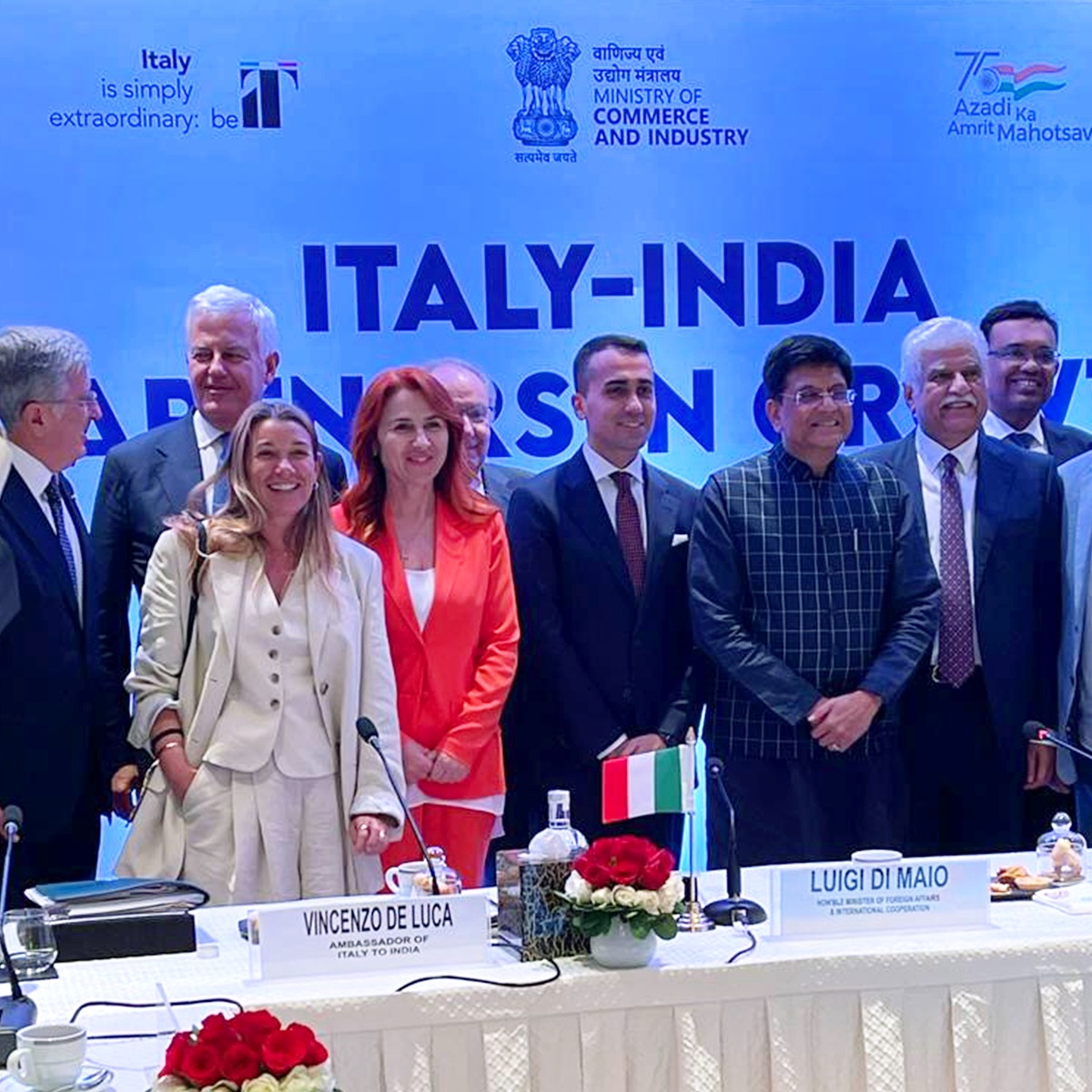 BBeltrame_G's tweet photo. Oggi a #Delhi ho avuto l'onore di partecipare a una tavola rotonda con il Ministro Di Maio e l'ambasciatore Vincenzo De Luca.
In una #cooperazione economica efficace risiede un grande potenziale…

🇮🇹🇮🇳 #ItalyIndia
#GreenTechSummit

▶️ https://t.co/zeluOdvOjt https://t.co/AFUhKXhyl6