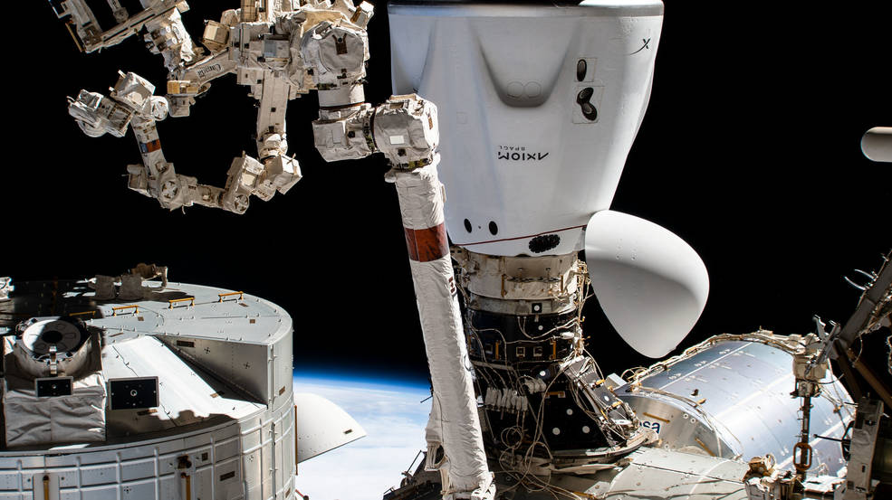 KathyLueders's tweet image. Increased activity in low-Earth orbit has been on full display during the past three weeks with Axiom-1 (#AX1), arrival of NASA's SpaceX #Crew4 at @space_station, and with a return to Earth splashdown of NASA's SpaceX #Crew3 last night.