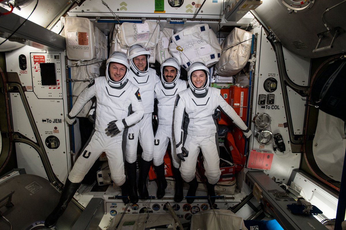 KathyLueders's tweet image. Increased activity in low-Earth orbit has been on full display during the past three weeks with Axiom-1 (#AX1), arrival of NASA's SpaceX #Crew4 at @space_station, and with a return to Earth splashdown of NASA's SpaceX #Crew3 last night.