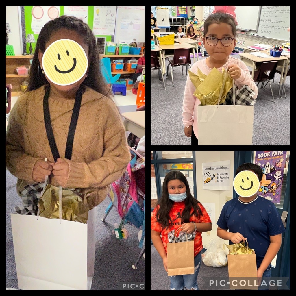BonnerTylerISD's tweet photo. Winners of the Gift Basket Giveaway! These students were so excited to receive their prizes. #BonnerBees #TylerISDlibraries #BeesRead https://t.co/JjgyiEQ6B3