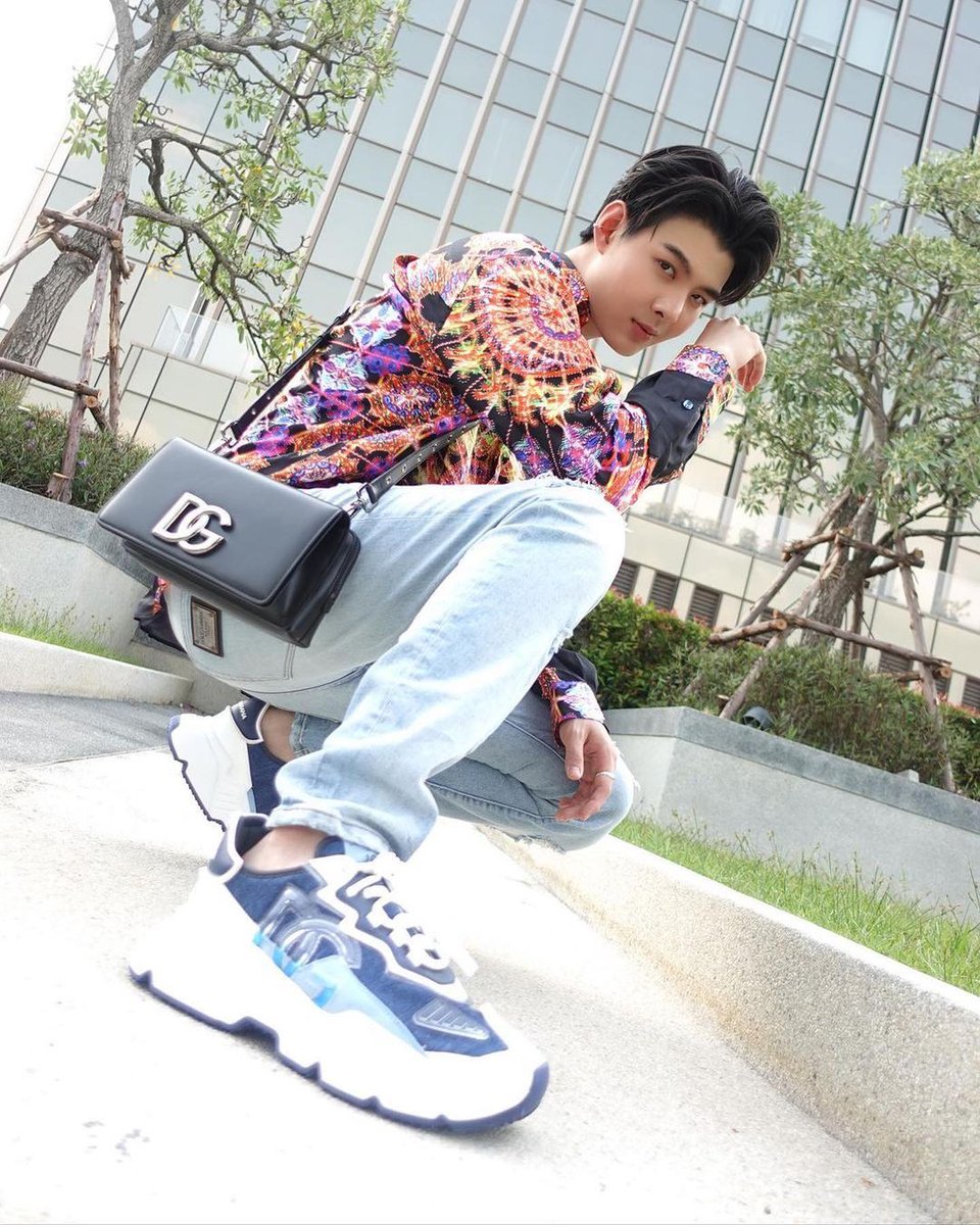 DreamBL_PT's tweet photo. A colecção Primavera/Verão 2022 da Dolce Gabanna foi lançada e contou com algumas caras conhecidas para a sua campanha! (2/2)

Fotos de @MSuppasit  e @Saint_sup 
[cr. ellementhailand ig]

#Dolcegabbana 
#MewSuppasit #Saint_sup 
#DGSS22 #DGLight #DGLightTherapy #DGThailand #DGBox https://t.co/4syRiSzu99