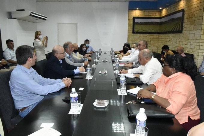 LuisMonteroMus1's tweet photo. Estrechan Cuba y Argentina relaciones económicas mediante la agricultura https://t.co/uKfRPPoz85 @MINAGCuba @YdaelB @OrlandoDazRodr1 #AgriculturaCubana https://t.co/1cUwdpFvEl