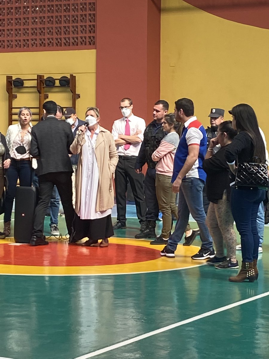 romndzaa's tweet photo. Una verguenza, encubriendo a los responsables, ABUSADORES! Dejar así, y que los ANIMALES sigan yendo como si nada al colegio. Dolor siento como madre. Estuvimos desde las 7:00 de la mañana pidiendo una explicación por parte de la directora del Colegio Sek, lambare! https://t.co/mlWmKQZmAl