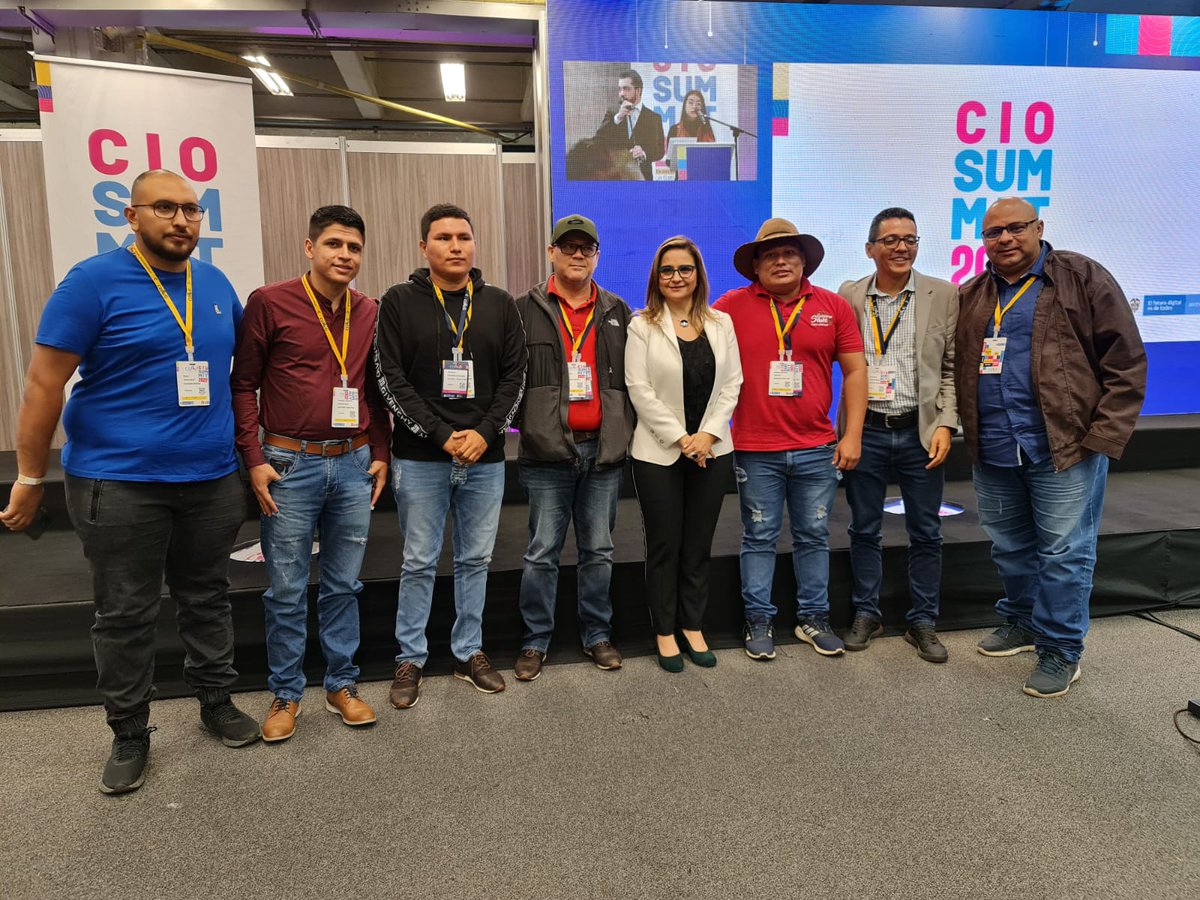GermanCespedes4's tweet photo. CIOs Meta con Directora Gobierno Digital Ingrid Montealegre
#CIOSUMMIT2022
#COL4.0 https://t.co/B0cm3RxOHo