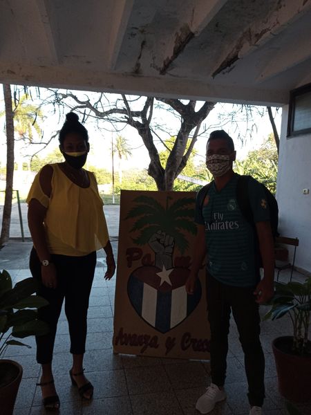 EnmaEsbu's tweet photo. Listos para empezar la superación política para directores desde la Institución Educativa ESBU Enma Rosa Palma Soriano. Vamos con todo. 😘😘😘😘😘😘😘😘 #reiniermarin #adalberorevilla #IlsyCabrera #CubaViveYRenace #CubaMined #ismarayrodriguez #PalmaSoriano #JulioCesar #Secundaria https://t.co/6YCGl7ywoE
